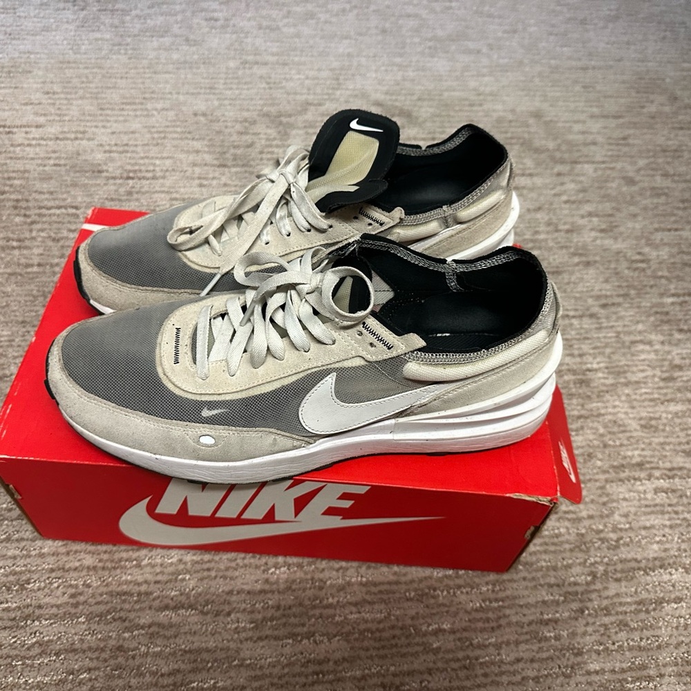 Nike Men's Gray Sneakers